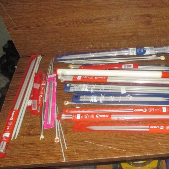 Huge Mixed Lot of 50+ Knitting Needles Metal / Plastic - Picture 6 of 6